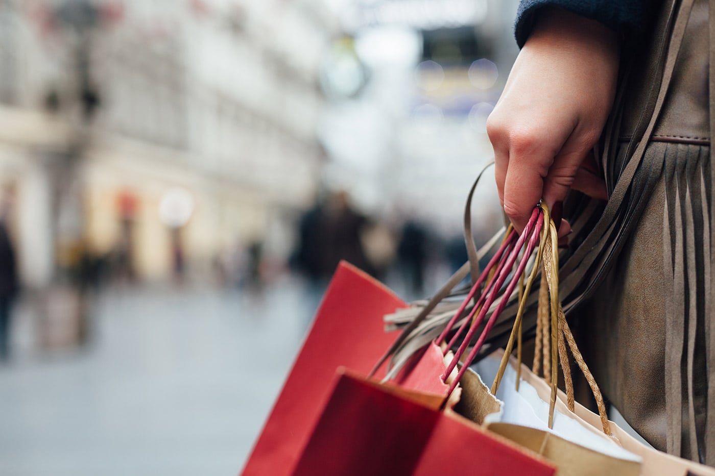 4 ways to improve the retail customer experience to encourage loyalty