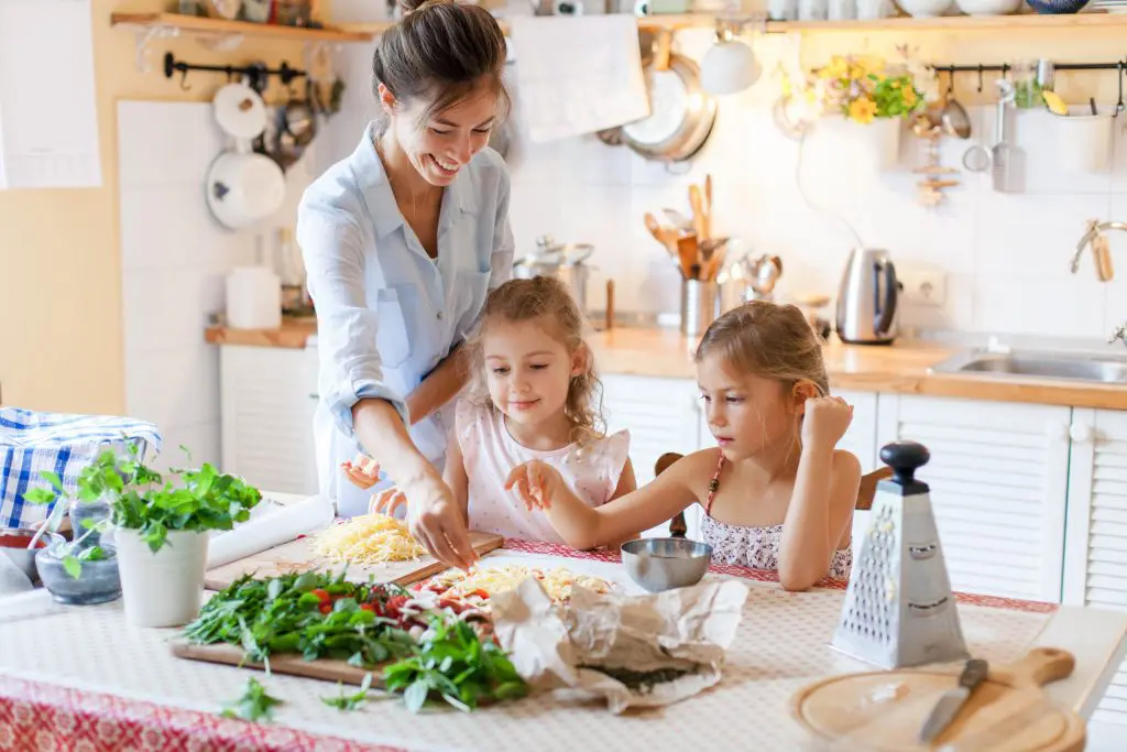 5 Lunch and Dinner Recipes Your Kids Can Make with You | www.shopkick.com